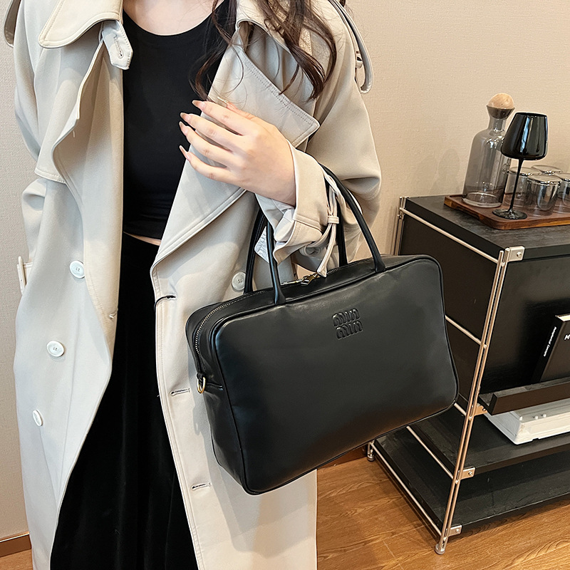 designer bag 2025 Retro Boston bag for women business simple hand-held briefcase universal leisure and versatile small square bag
