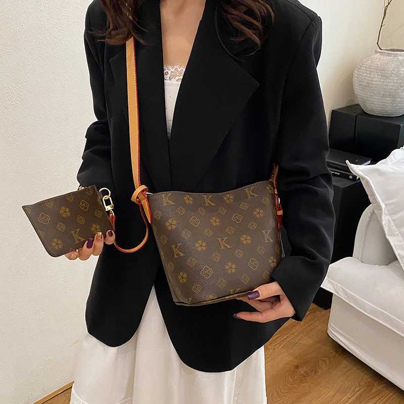 2025 Designer Womens Crossbody Bag Luxury Brand Waterproof Leather Tote Bag For Women Elegant Fashionable Totes Handbag PurseW251115