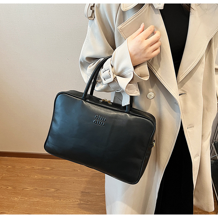 designer bag 2025 Retro Boston bag for women business simple hand-held briefcase universal leisure and versatile small square bag
