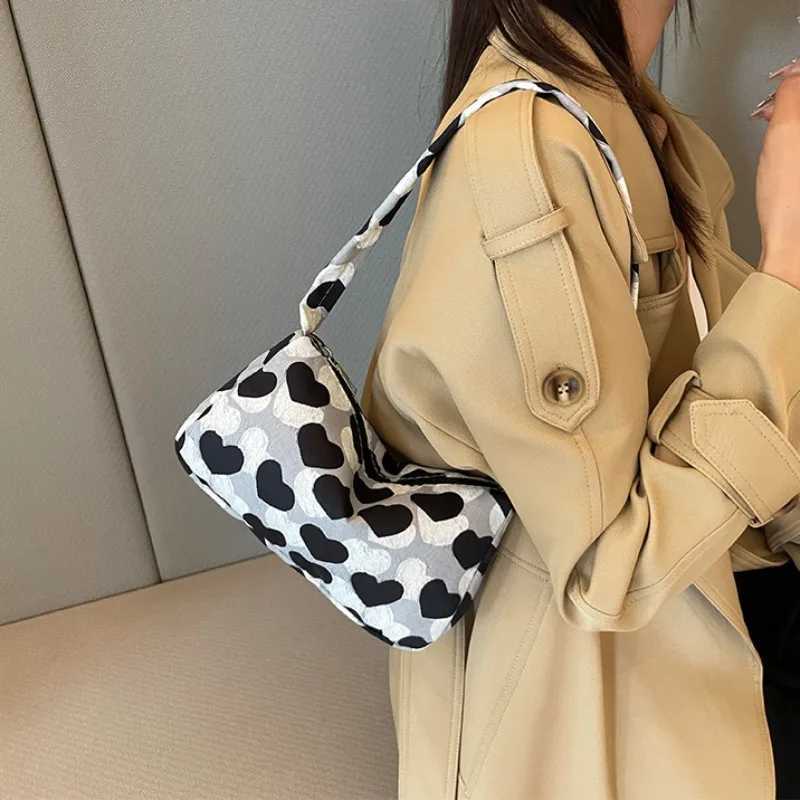 Large Capacity Womens Handbag 2023 New Fashion Outdoor Portable Handbag High Capacity Beauty Shoulder Bag Z250416-1