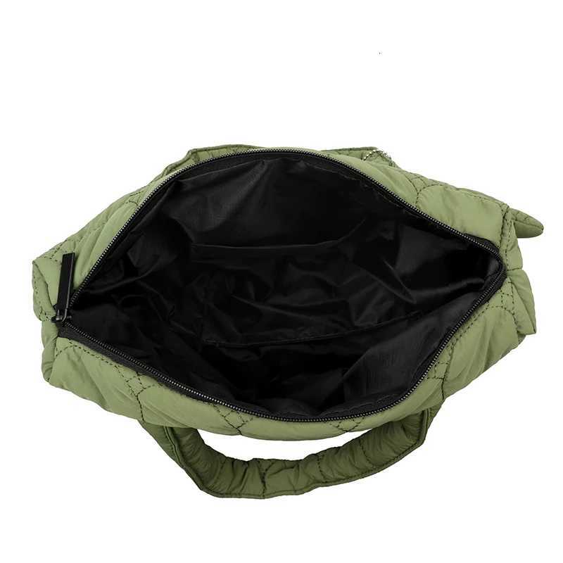 2025 New Fall/Winter Commuter Shoulder Bag Womens Outdoor Travel Large Retro Tote for Women Sport Shopping Training HandbagW251115