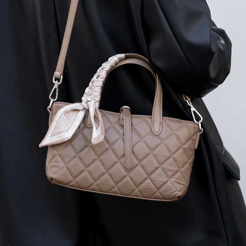 2025 New Genuine Leather Tote Bag for Women Natural Grain Shoulder Crossbody Designer Luxury Bag Large Capacity HandbagW251115