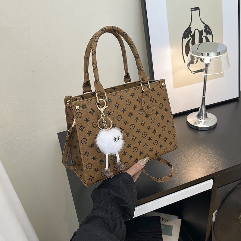 Free Shipping Designer Bag Women's New Fashion Versatile One Shoulder Crossbody Handbag Handbag Large Capacity Vintage Letter Embossing