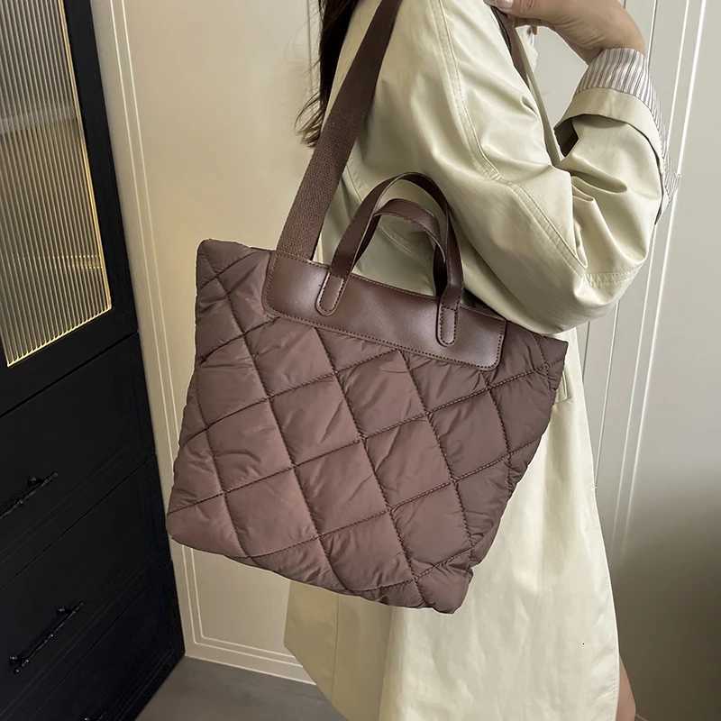 2025 New Winter Handbag Black Fall/Winter Rhombus Space Cotton Shoulder Bag Large Capacity All-Match Nylon Shopping Tote BagW251115