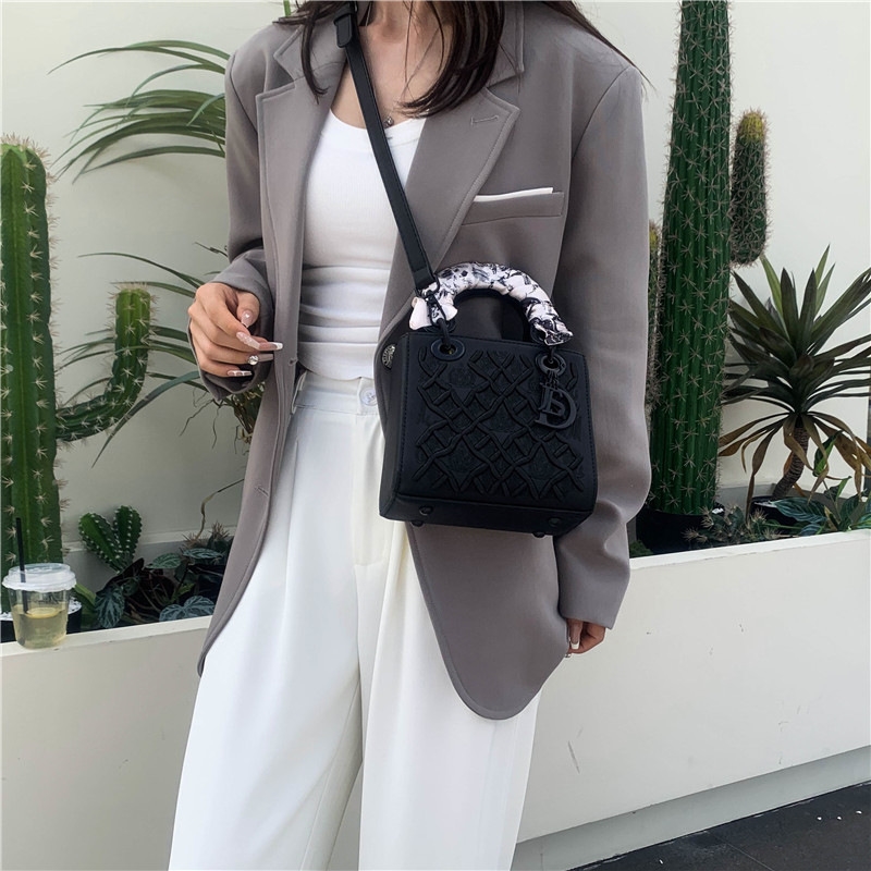 New hot selling multi-color Princess bags female 2025 fashion exquisite handbag out crossbody bag free shipping