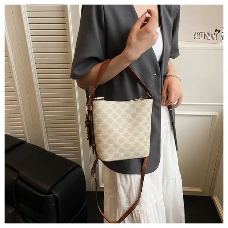 White Stylish Messenger Bag Crossbody Bag In Leather For Ladies By Luxury Brand Famous Designer Women HandbagW251115