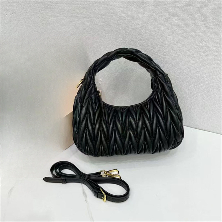 New fashionable pleated light luxury cloud bag, underarm designer bag, single shoulder fashionable style bag, fashionable handbag