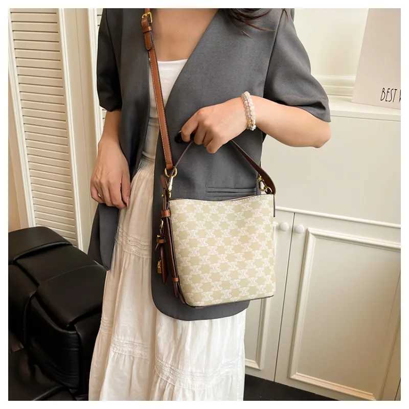 White Stylish Messenger Bag Crossbody Bag In Leather For Ladies By Luxury Brand Famous Designer Women HandbagW251115