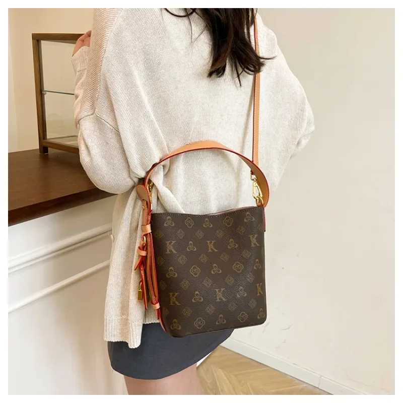 White Stylish Messenger Bag Crossbody Bag In Leather For Ladies By Luxury Brand Famous Designer Women HandbagW251115