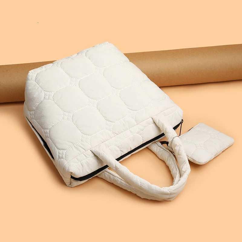 2025 New Fall/Winter Commuter Shoulder Bag Womens Outdoor Travel Large Retro Tote for Women Sport Shopping Training HandbagW251115