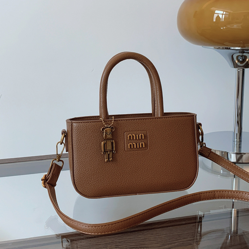 2025 New Arrival Trendy Premium Small Handbag Women Minimalist Letter Print Crossbody Fashion Shoulder Square Bag hot