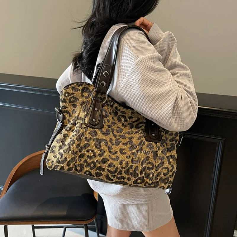 Stylish Unique Vintage Leather Handbag With Minimalist Design Letter For Casual Business Commuter WomenW251115