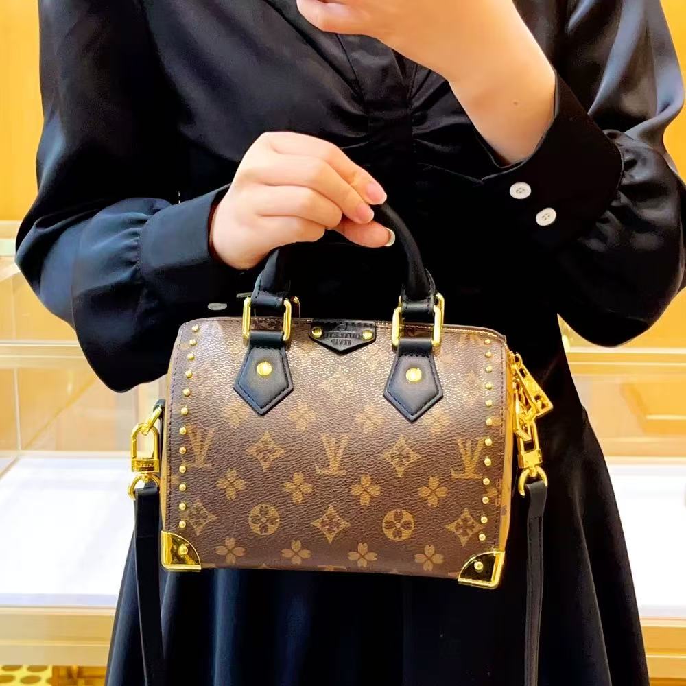 10a High quality must have designer handbag 30 bag Womens crossbody shoulder speedybag mirror quality Luxury Pillow bag leather chain bag work must-have tote wallet