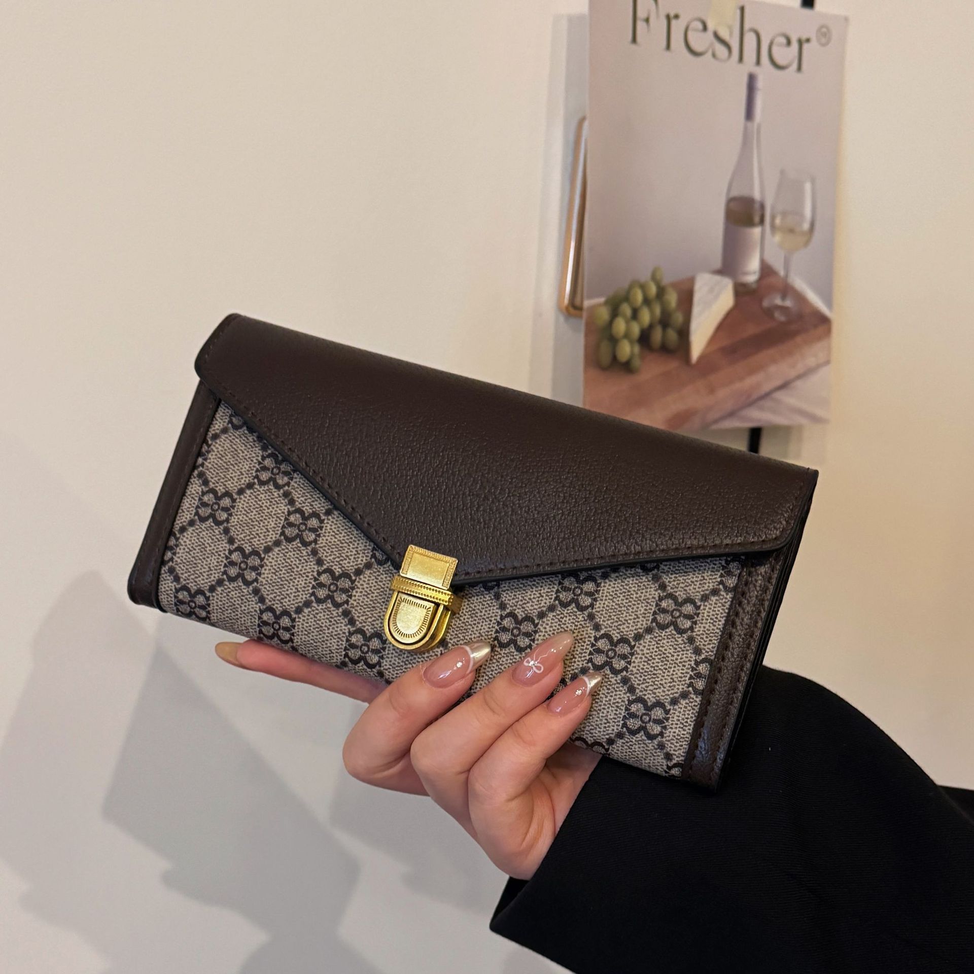 Multifunctional luxury new fashionable designer women's coin purse with lock and card slots, cardholder wallet, men's vintage wallet.