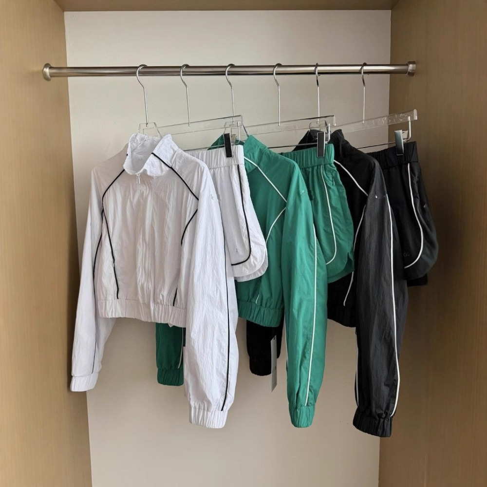 Women Yoga Sets Sports Casual Sun-Protective Jacket Suit with Line Drawings Women's Elastic Waist Shorts Set
