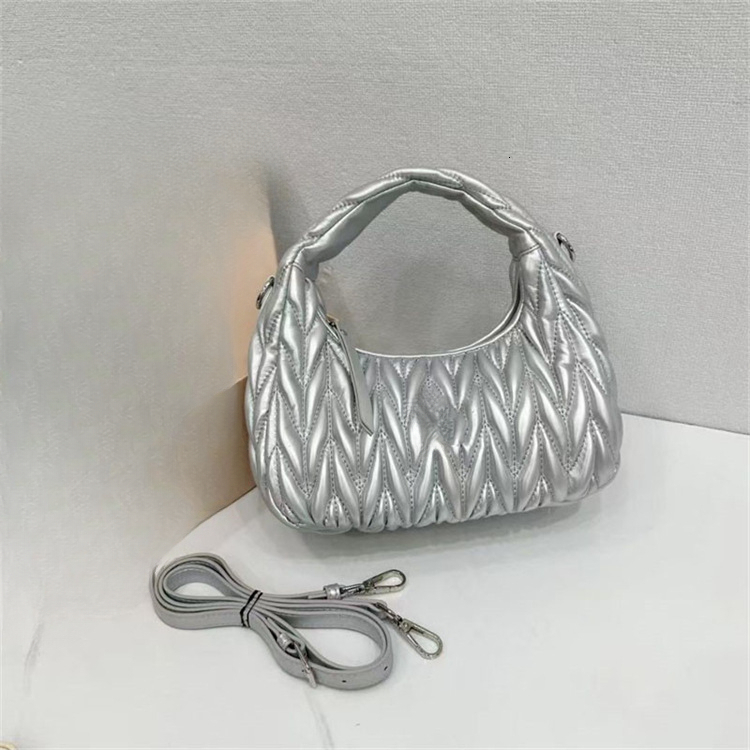 New fashionable pleated light luxury cloud bag, underarm designer bag, single shoulder fashionable style bag, fashionable handbag