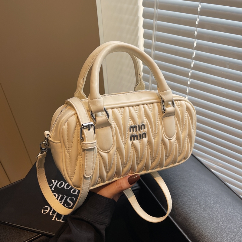 New spring and summer popular cross-body bagSenior sense of retro small bag women embroidered thread handbag