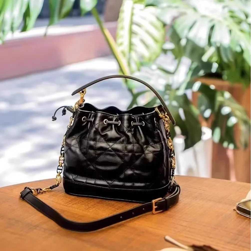 Fall Winter New Style Genuine Leather Mini Bucket Handbag Drawstring Commute Chain Diamond Crossbody Bag Fashion Soft ShapeW251115