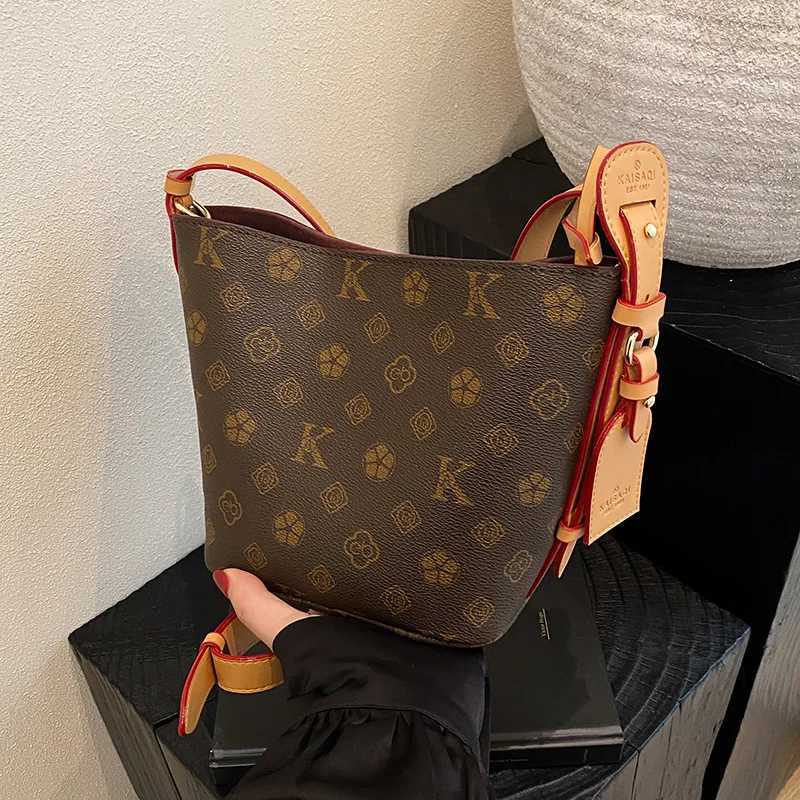 2025 Designer Womens Crossbody Bag Luxury Brand Waterproof Leather Tote Bag For Women Elegant Fashionable Totes Handbag PurseW251115