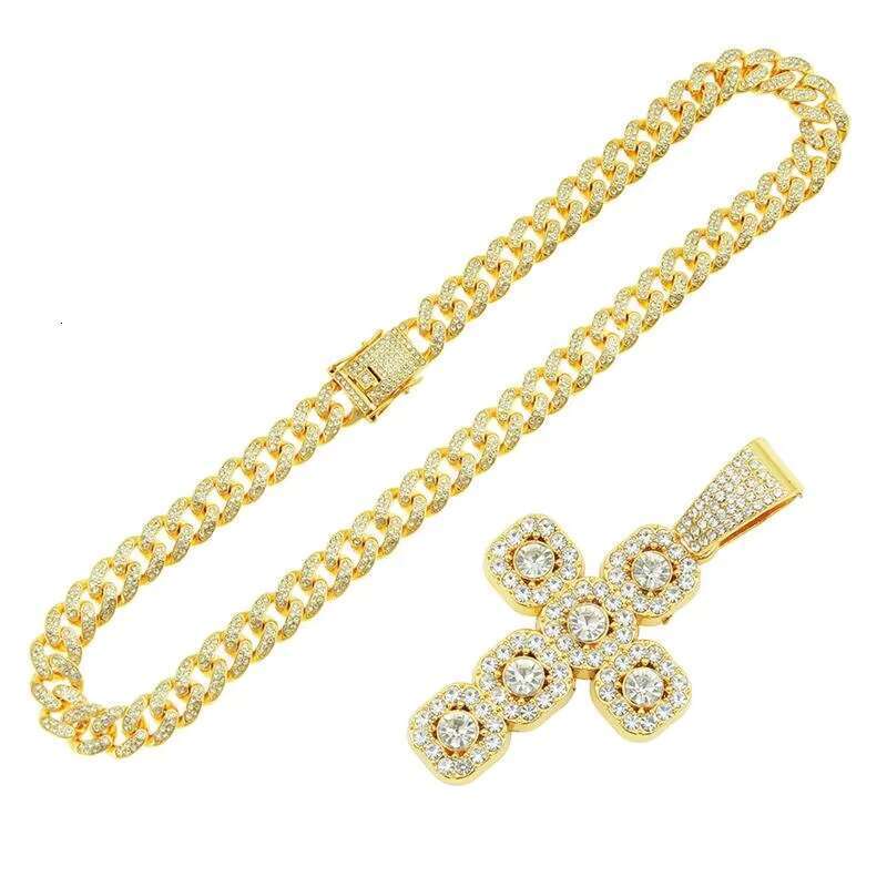 DHcollection Diamond Large Cross Pendant Necklace.