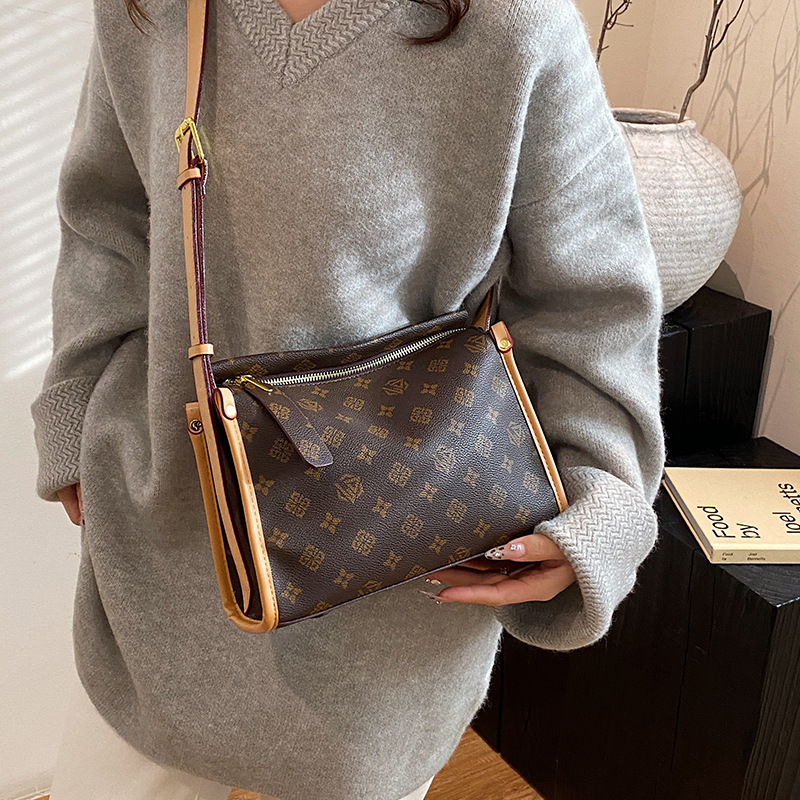 Free shipping bag womens new commuter bag printed shoulder bag oblique span small square bag pillow bag