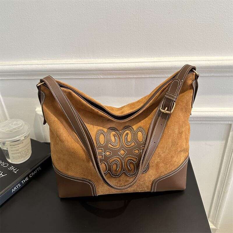 Commuter Large Capacity for Women 2023 New Deer Skin Velvet Underarm Bag, Small and Versatile Single Shoulder Tote Bag