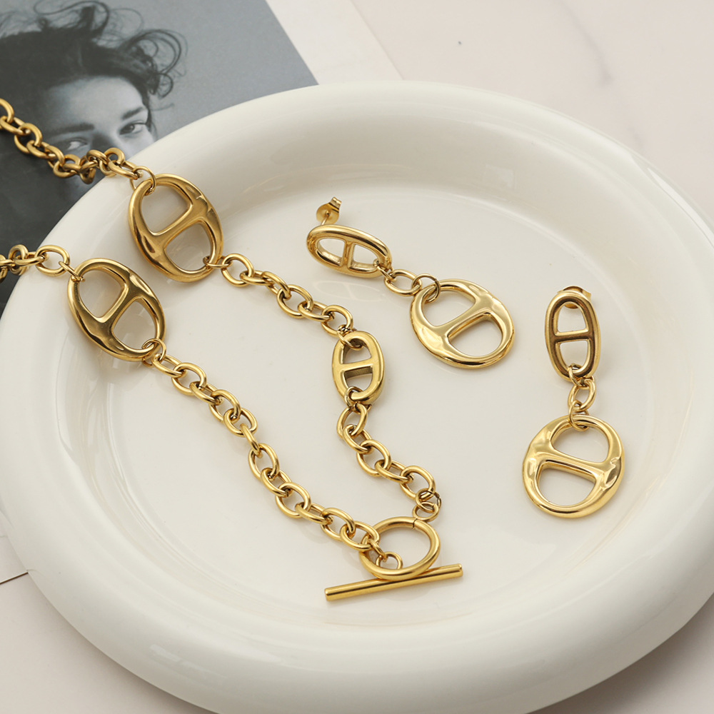 Exquisite Stainless Steel Material Design Necklace Bracelet Earring Jewelry Set Fashionable Hollow Out Design Temperament Women s Exclusive Gift Jewel