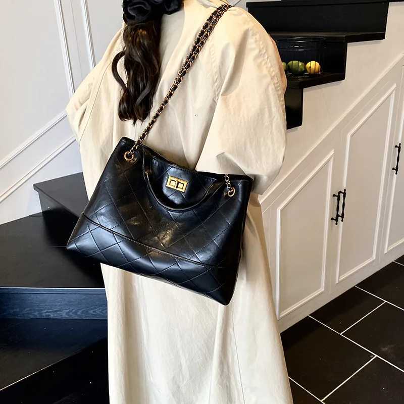 2025 New Crossbody Bag for Women Trendy Tote Design Elegant Luxury Handbag with Chain Stylish Shoulder Bag Multi-Color FashionW251117
