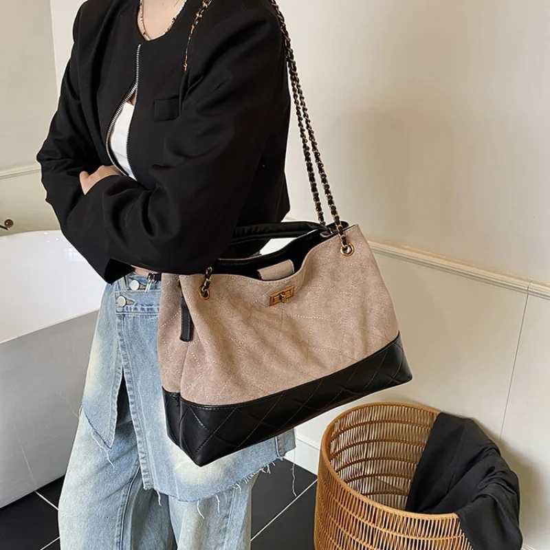 Classic Women Bag In Woven Leather Design With Textured Surface And Artisanal Craftsmanship DetailsW251117