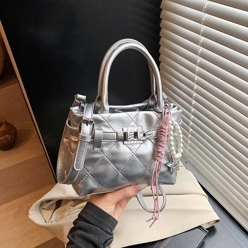 New Korean Version Shoulder Bag Womens Niche Design Crossbody Handbag Temperament Simple Lady Texture CommutingW251117