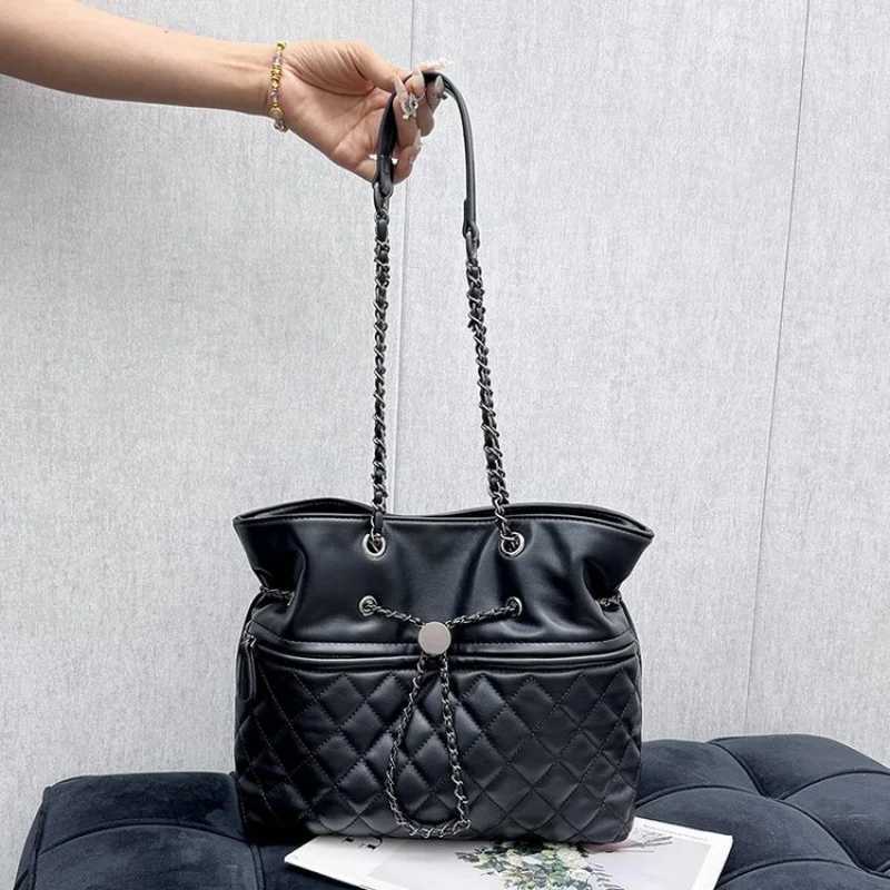 Fashionable Womens Handbag Made Of Premium Leather Boasting Trendy Design And Casual Vintage Paris StyleW251117