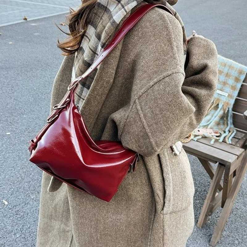 Unique Minimalist Leather Clutch Bag In Vintage Style With Letter And Trendy Commuter UseW251117