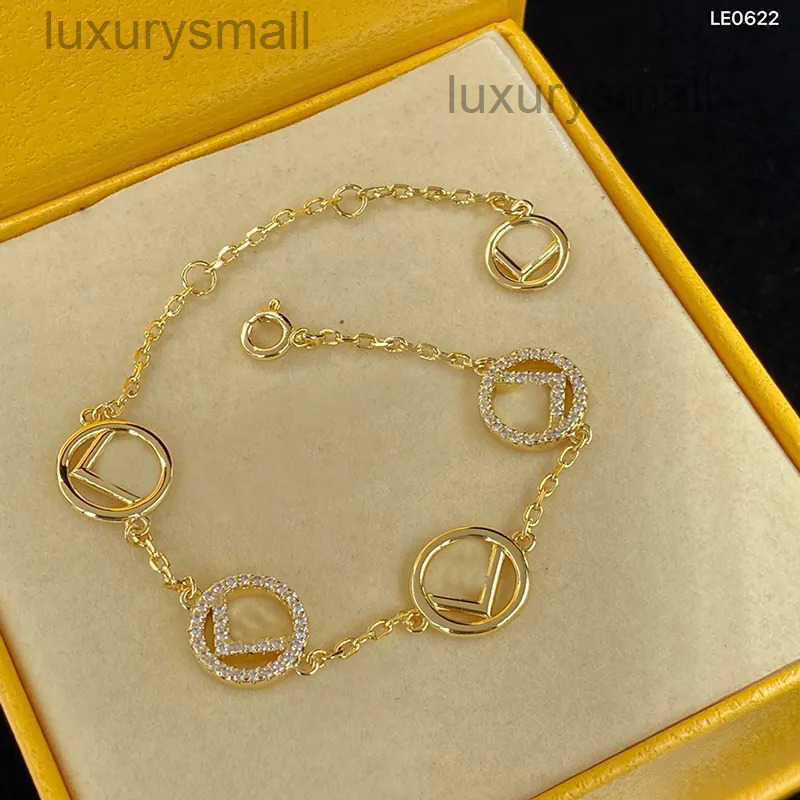 Luxury Jewelry Designers Charm Bracelet For Womens Fashion Belt Designer F Designer Gold Bracelets Classic Simpie Style Pendant G2308163BF