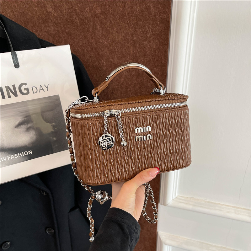 designer bag 2025 Women's Korean style small and unique fashion chain shoulder bag with a high-end hand-held wrinkled box design