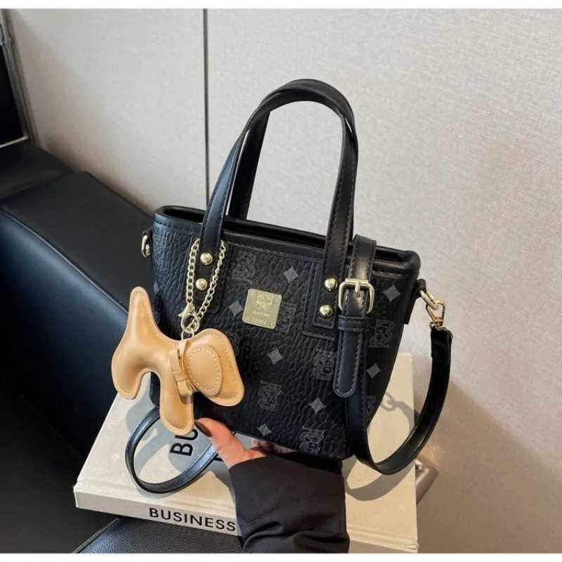 Retro Style Womens Shoulder Bag Exquisite Maillard Design Adjustable Strap for Underarm or Crossbody WearW251117