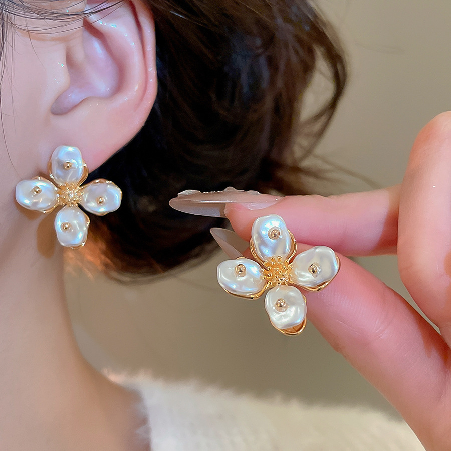 Korean Flower Pearl Versatile High-end Fashion Earrings French Retro Light Luxury Ear Jewelry for Women Wholesale - view 4