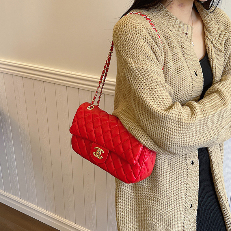 Chic Women's Small Fragrant Wind Messenger Bags - Versatile Shoulder Carrier with Sparkling Diamond Accents