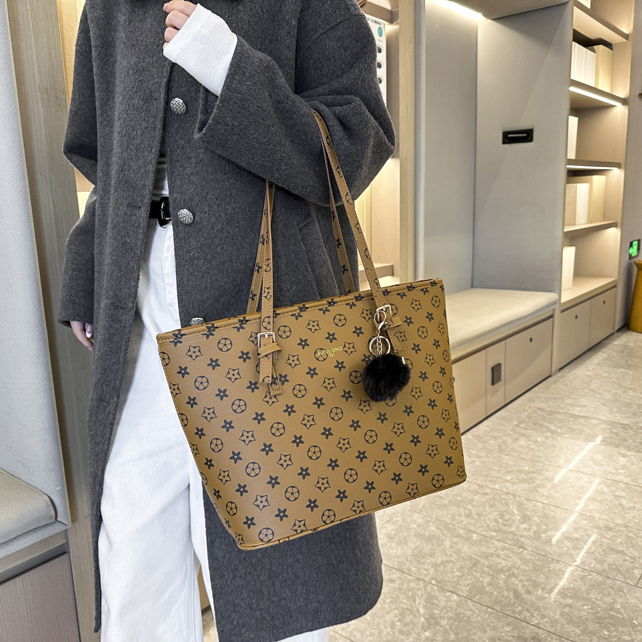 Free shipping Designer bag retro fashionable versatile niche monogram commuting large capacity quality shoulder bag for women