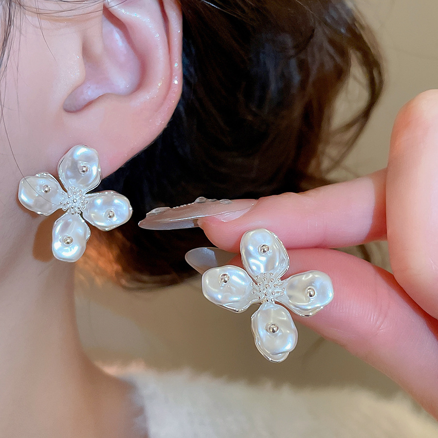 Korean Flower Pearl Versatile High-end Fashion Earrings French Retro Light Luxury Ear Jewelry for Women Wholesale - view 3