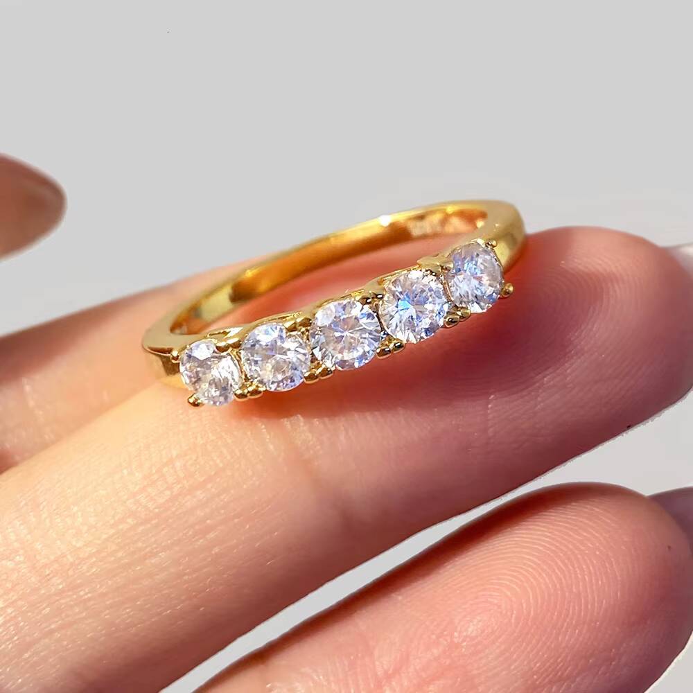 Wholesale S925 Gold Plated Womens Round Brilliant CZ in Prong Setting Luxury Wedding Ring Band for Party Bulk Order