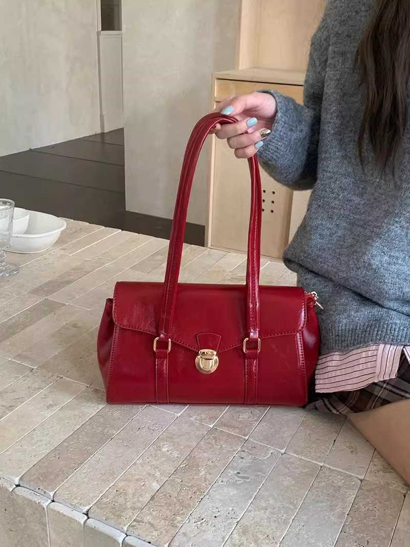 Fashionable Womens Red Crocodile Pattern Handbag Small Size Crossbody Bag Mommy Bag Durable Hard Shell Z250303