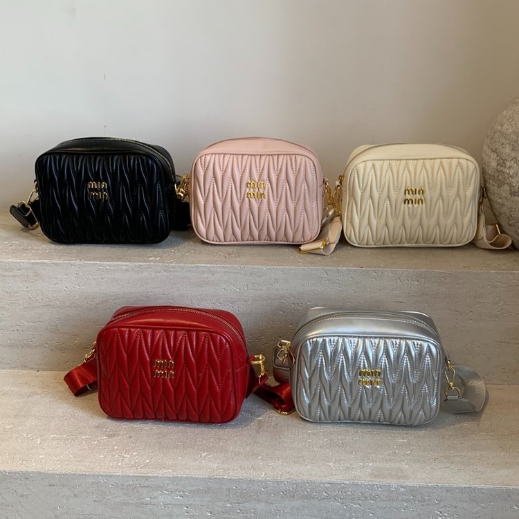 designer bag 2025 new Wrinkled hand-held pillow bag with wide shoulder strap female underarm single shoulder crossbody bag small square bag