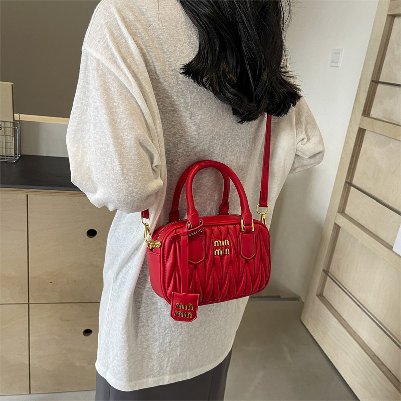 designer bag 2025 new Women's textured bag versatile, niche wrinkled handbag Popular and trendy explosive item this year Single-shoulder and cros