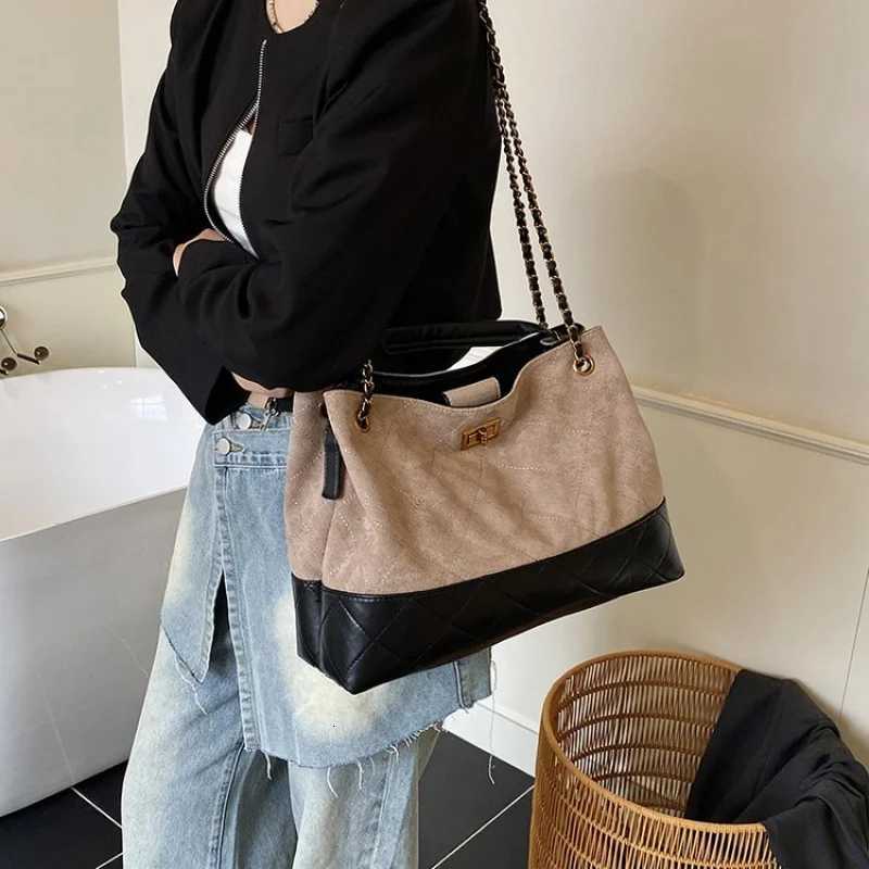 Classic Women Bag In Woven Leather Design With Textured Surface And Artisanal Craftsmanship DetailsW251117