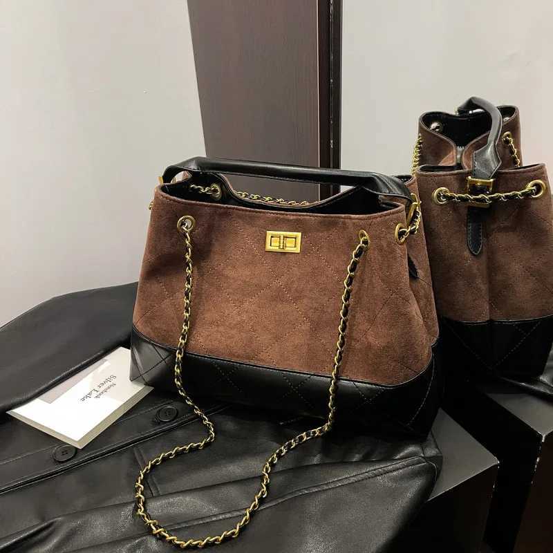 Ladies Handbag In Leather With Elegant Style Shoulder And Crossbody Bag By Famous Designer Luxury Brand WomensW251117