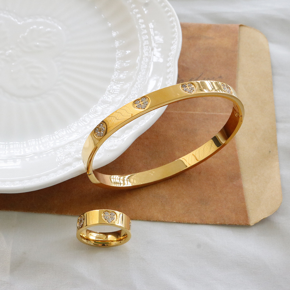 New Stainless Steel Material Ring With Charming Heart Shaped Star Pattern Carved Exquisite Small Diamonds Inlaid Ring High Quality Love Birthday Gift 