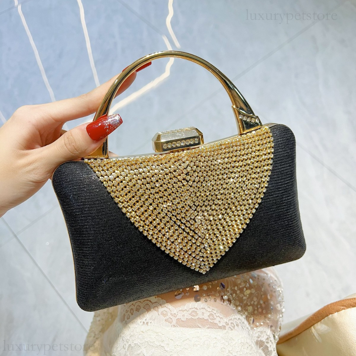 2025 New Top Designer Noble Dia Stone V-shaped Women's Wallet Dress Cross Shoulder Handheld Socialite Banquet Bag