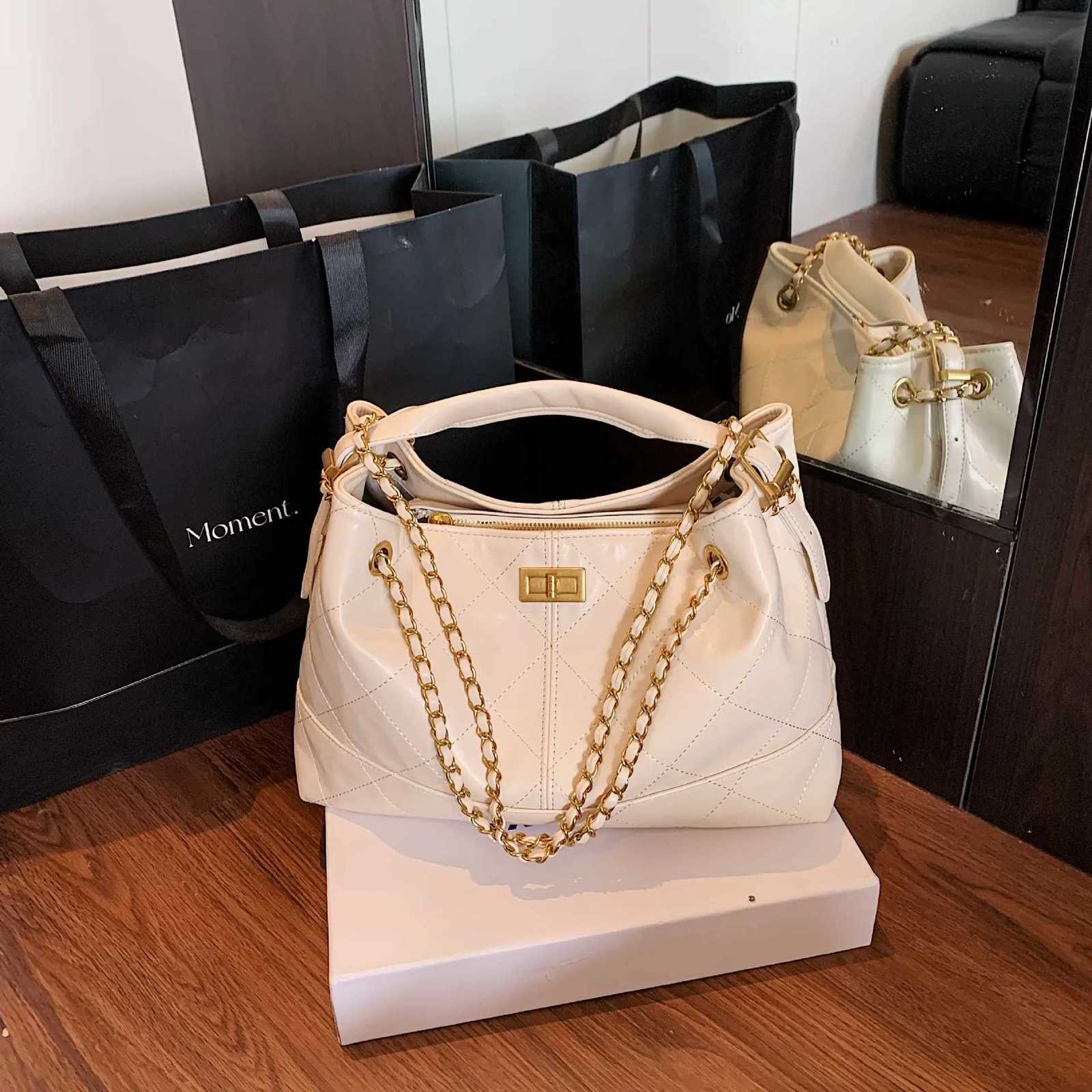 2025 New LuxuryQuilted Bag Cowhide Suede Chain Shoulder Bucket Bag Womens High-end Versatile Bag W251117