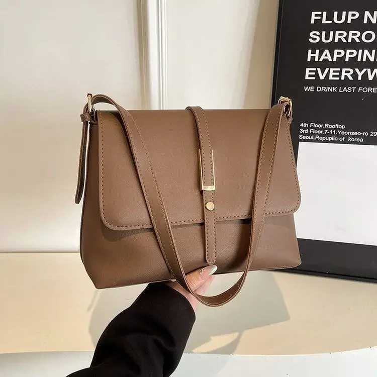 Fashionable Retro Womens Bag Large Capacity Underarm Crossbody Square Bag Versatile Popular New Arrival Handbag Shoulder BagW251117
