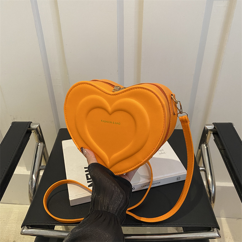 Heart-Shaped Messenger Bag - Fashionable Niche Design Shoulder Satchel